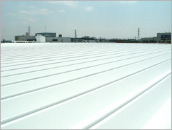 屋根・外壁などの断熱塗装は、CC100を2層塗りです。